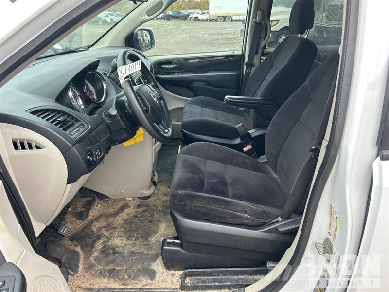 Dodge Ram Caravan SE Minivan Cars