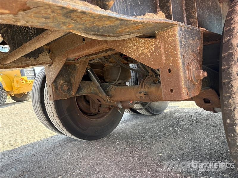 Doepker 28 ft B-Train Lead Flatbed Trailer Flatbed/Dropside trailers