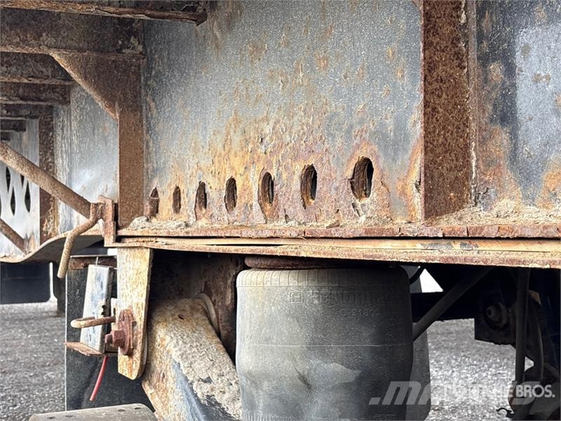 Doepker 53 ft Tri/A Flatbed Trailer (Inoperable) Platformy / Przyczepy z otwieranymi burtami