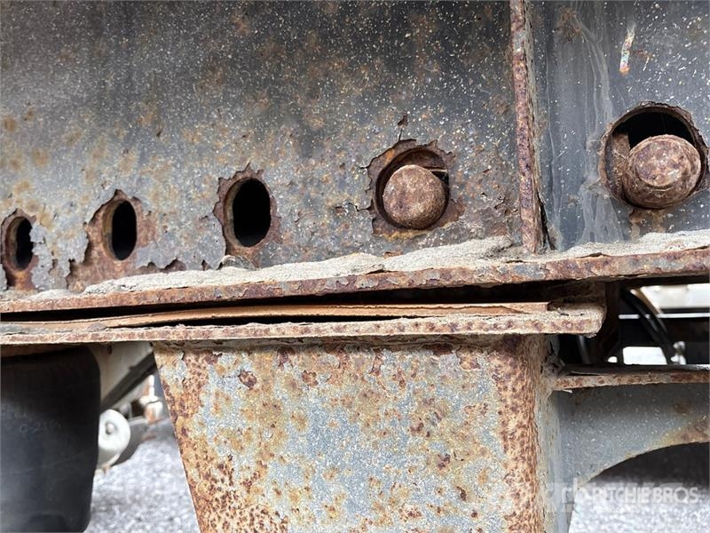 Doepker 53 ft Tri/A Flatbed Trailer (Inoperable) Platformy / Przyczepy z otwieranymi burtami