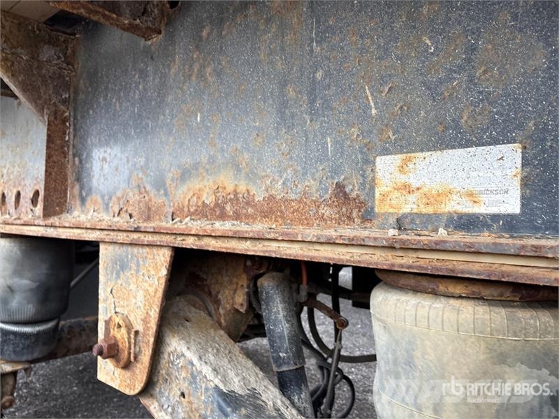 Doepker 53 ft Tri/A Flatbed Trailer (Inoperable) Platformy / Przyczepy z otwieranymi burtami