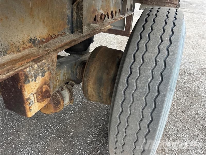 Doepker 53 ft Tri/A Flatbed Trailer Flatbed/Dropside trailers