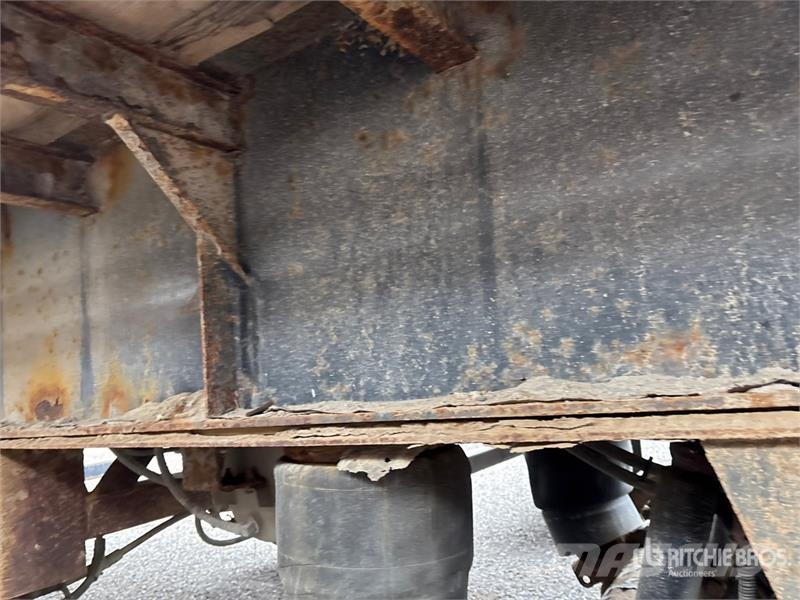 Doepker 53 ft Tri/A Flatbed Trailer (Inoperable) Platformy / Przyczepy z otwieranymi burtami