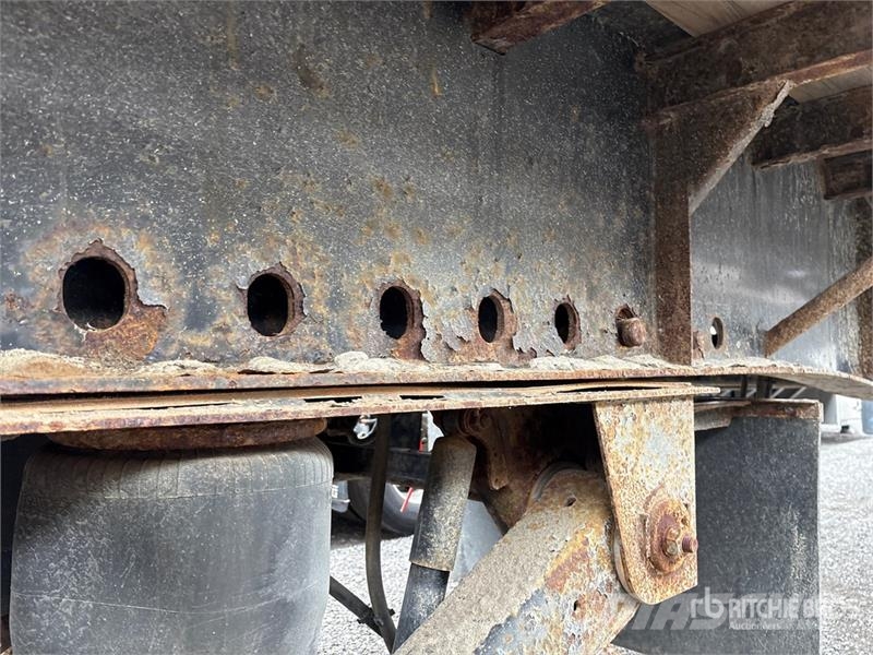Doepker 53 ft Tri/A Flatbed Trailer (Inoperable) Platformy / Przyczepy z otwieranymi burtami