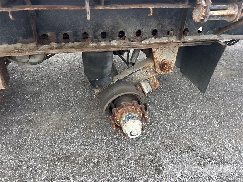 Doepker 53 ft Tri/A Flatbed Trailer Flatbed/Dropside trailers