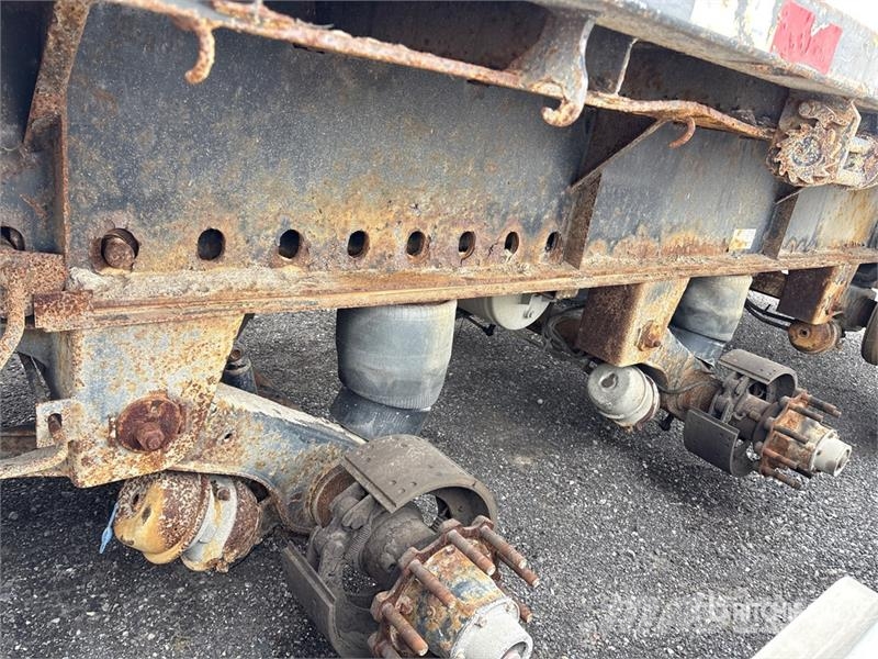 Doepker 53 ft Tri/A Flatbed Trailer (Inoperable) Platformy / Przyczepy z otwieranymi burtami