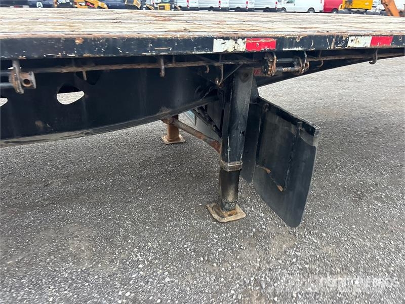 Doepker 53 ft Tri/A Flatbed Trailer Flatbed/Dropside trailers