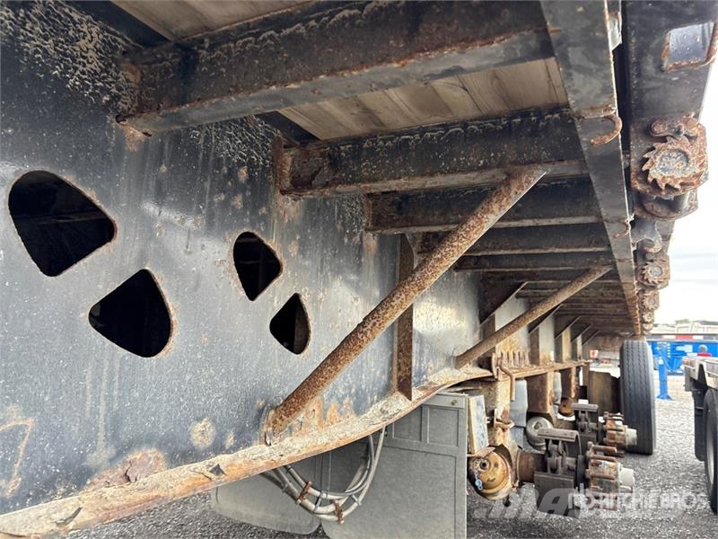 Doepker 53 ft Tri/A Flatbed Trailer (Inoperable) Platformy / Przyczepy z otwieranymi burtami