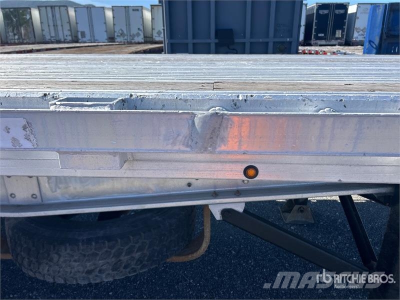 Doosan 532B 53 ft Tri/A Flatbed Trailer Причепи-платформи/бокове розвантаження