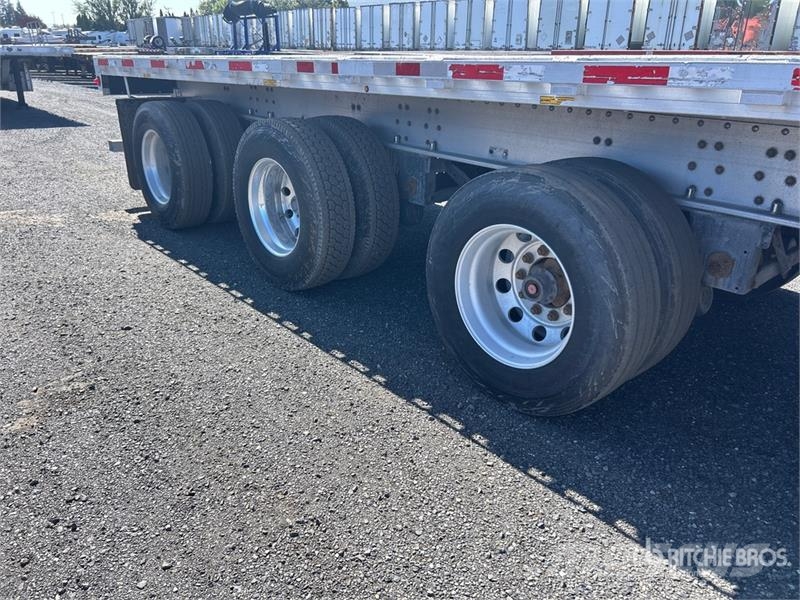 Doosan 532B 53 ft Tri/A Flatbed Trailer Причепи-платформи/бокове розвантаження