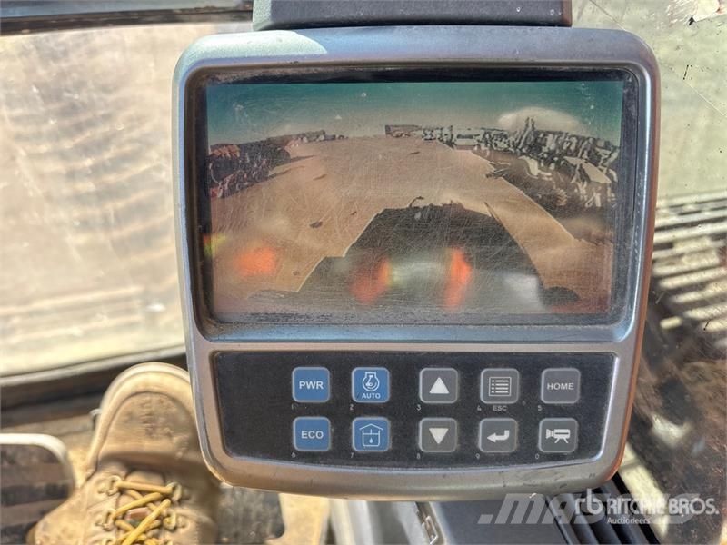 Doosan DX235 LCR Tracked Excavator Raupenbagger