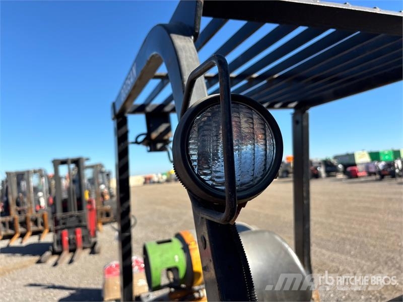 Doosan G25E-3 4500 lb Cushion Tire Forklift Heftrucks overige