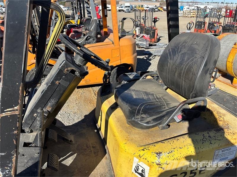 Doosan G25E-3 4500 lb Cushion Tire Forklift Heftrucks overige