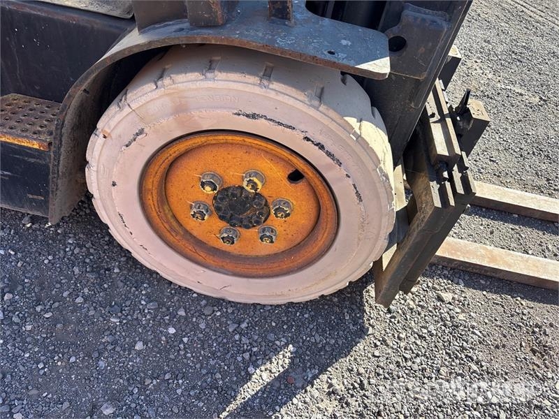 Doosan G25E-3 4500 lb Cushion Tire Forklift Heftrucks overige