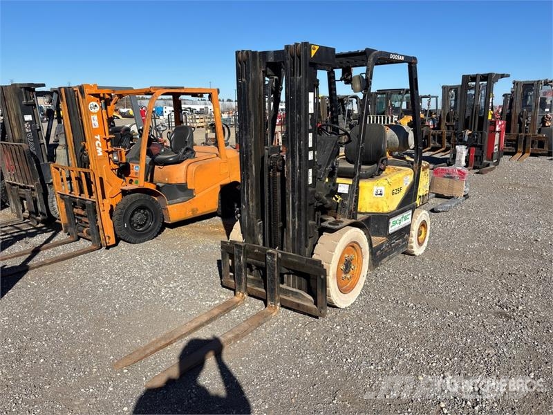 Doosan G25E-3 4500 lb Cushion Tire Forklift Heftrucks overige