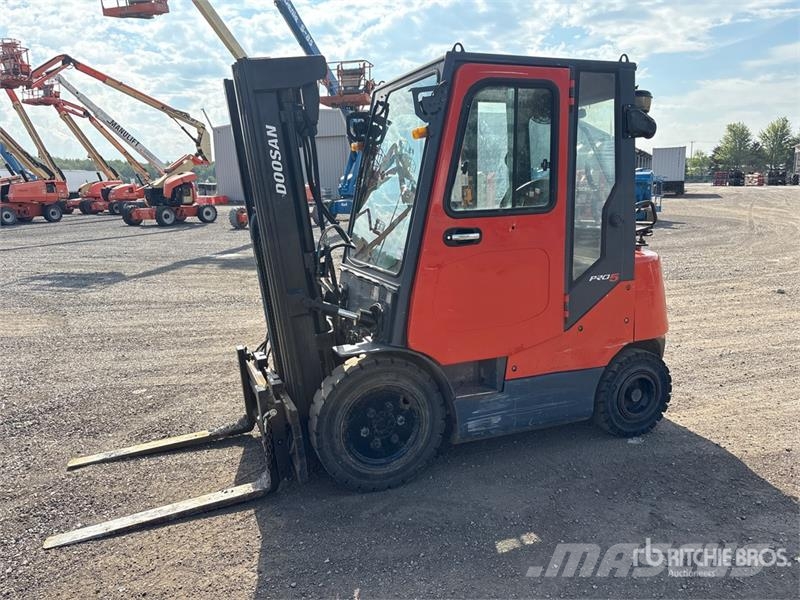 Doosan G25E-5 3600 lb Cushion Tire Forklift Другие складские механизмы
