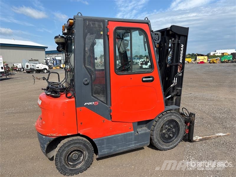 Doosan G25E-5 3600 lb Cushion Tire Forklift Другие складские механизмы