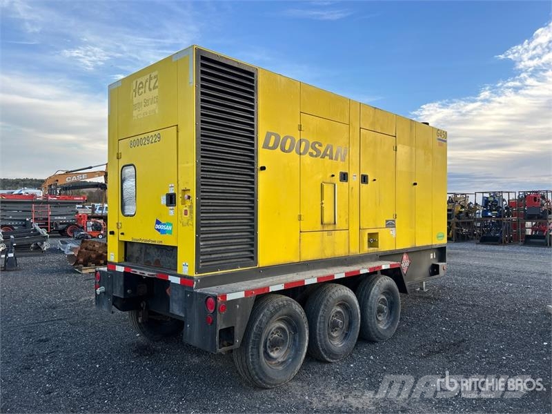 Doosan G450WCU-2C-FX-T2 400 kW Mobile Generator Set 柴油发电机