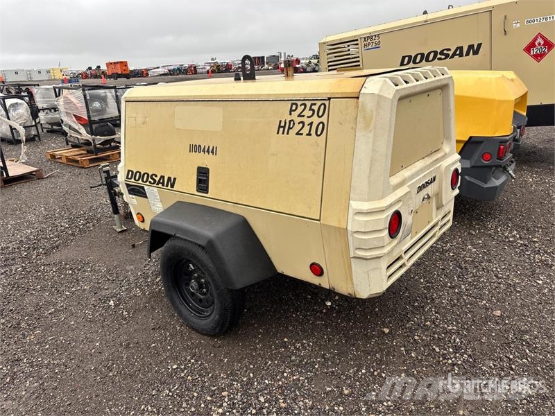 Doosan P250/HP210WDO-T4F Mobile Mobile Air Compressor Kompresori