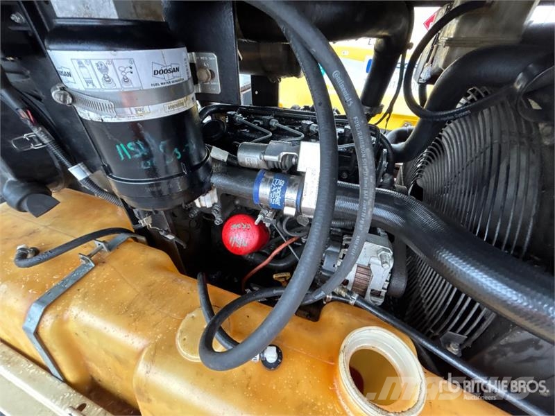 Doosan P250/HP210WDO-T4F Mobile Mobile Air Compressor Kompresori