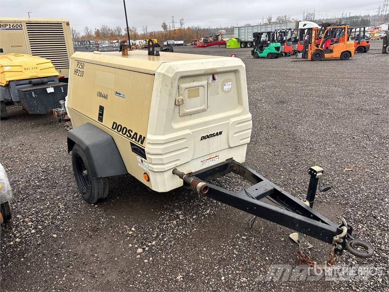 Doosan P250/HP210WDO-T4F Mobile Mobile Air Compressor Kompresori
