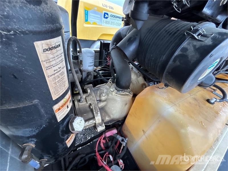 Doosan P250/HP210WDO-T4F Mobile Mobile Air Compressor Kompresori