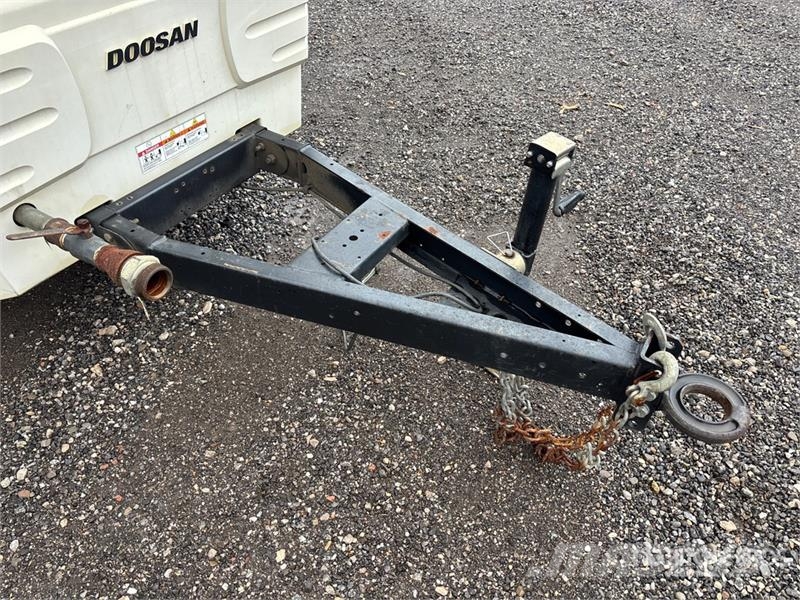 Doosan P250/HP210WDO-T4F Mobile Mobile Air Compressor Kompresori