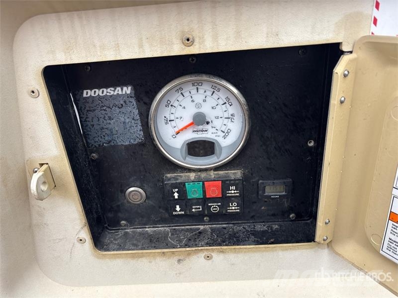 Doosan P250/HP210WDO-T4F Mobile Mobile Air Compressor Kompresori