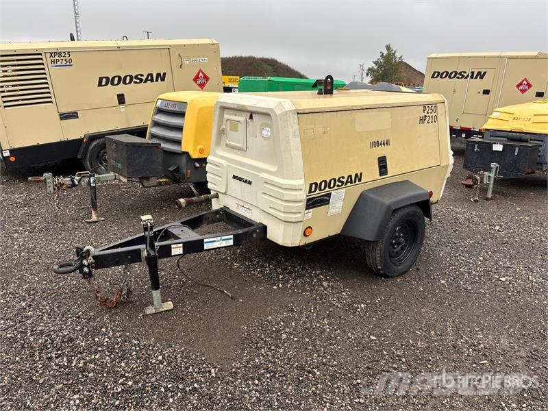 Doosan P250/HP210WDO-T4F Mobile Mobile Air Compressor Kompresori