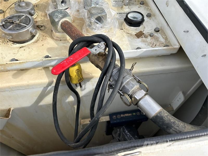 DyMac ACV-2000L 1918 L Fuel Tank Üzemanyag- és adaléktartályok