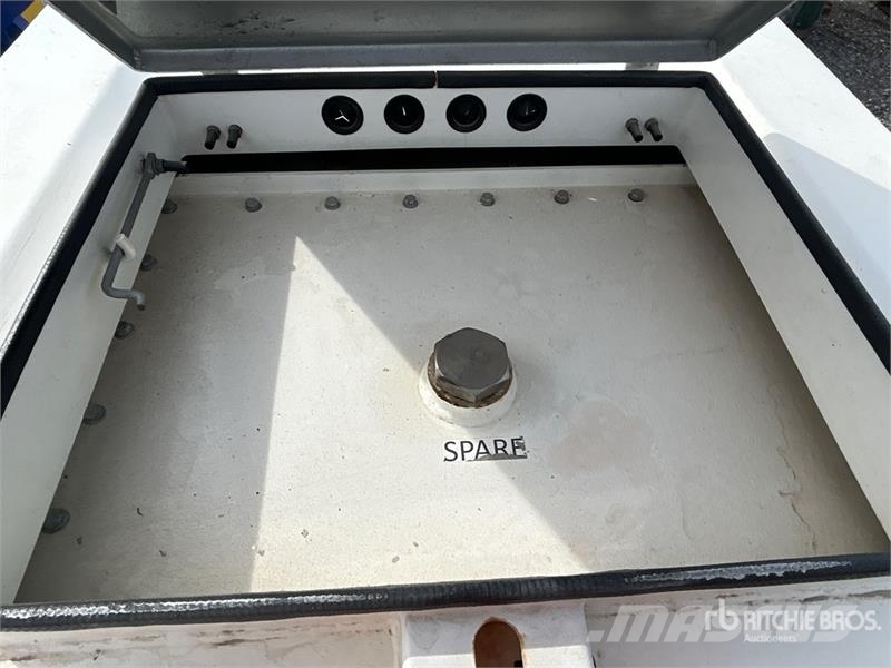 DyMac ACV-2000L 1918 L Fuel Tank Üzemanyag- és adaléktartályok