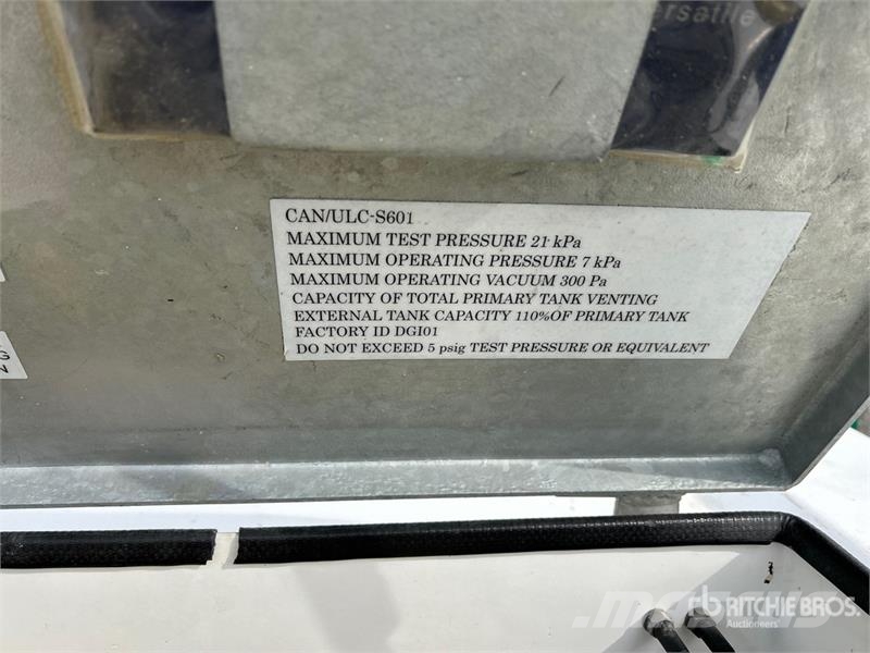 DyMac ACV-2000L 1918 L Fuel Tank Üzemanyag- és adaléktartályok