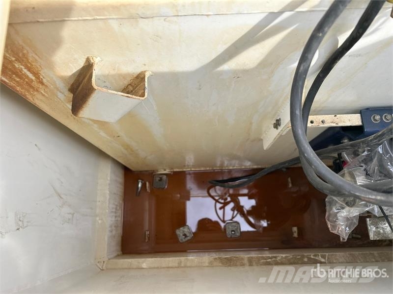 DyMac ACV-2000L 1918 L Fuel Tank Üzemanyag- és adaléktartályok