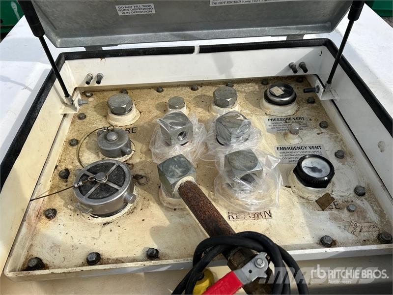 DyMac ACV-2000L 1918 L Fuel Tank Üzemanyag- és adaléktartályok