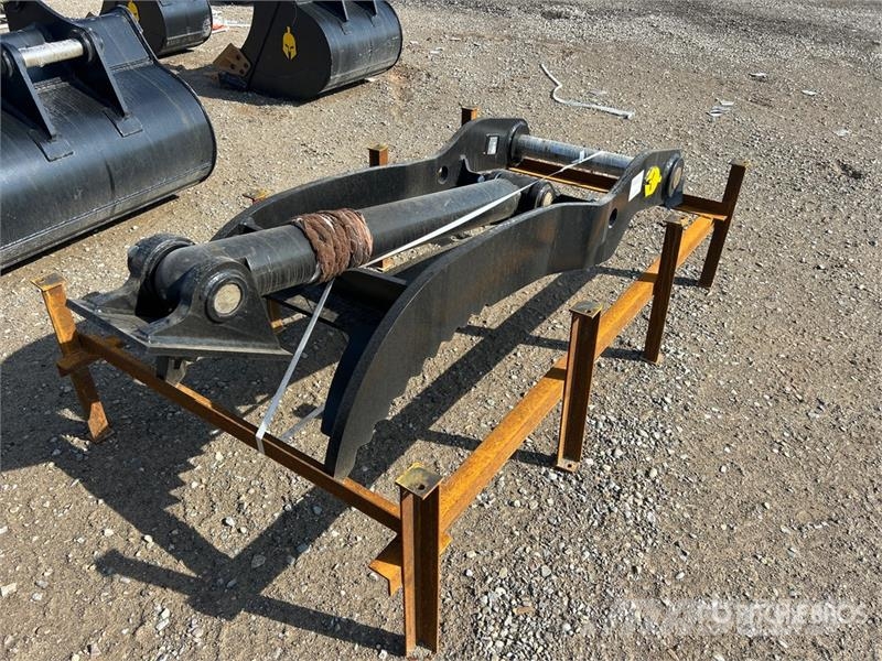 Dynamic Entities 120CL 23 in Excavator Thumb - Fits Cat 31 Kanalak