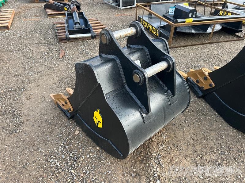 Dynamic Entities 120CL 36 in Q/C Digging Excavator Bucket Kanalak