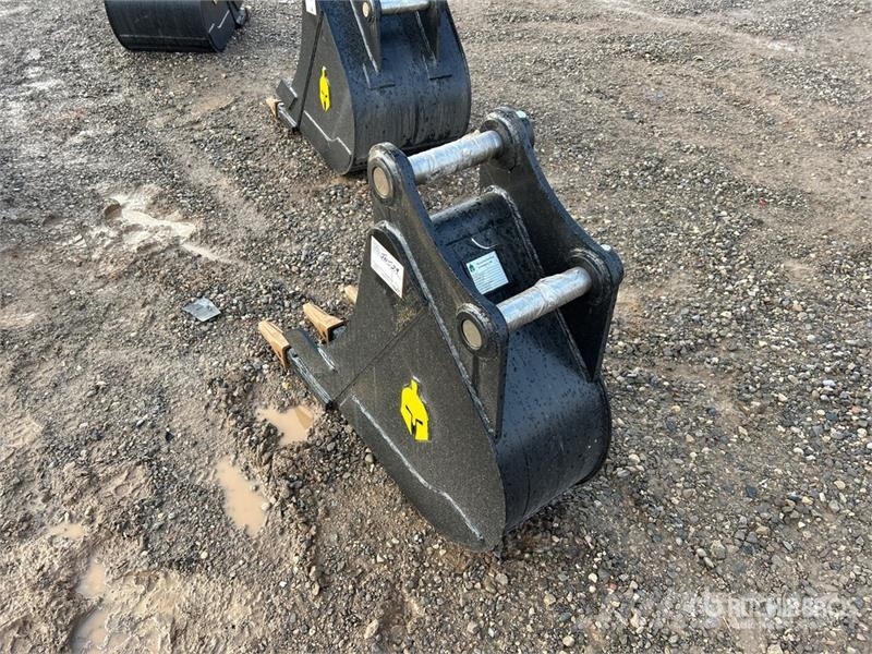 Dynamic Entities 120CL 12 in Q/C Digging Excavator Bucket  دلاء