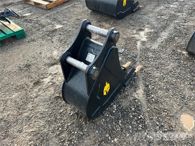 Dynamic Entities 120CL 12 in Q/C Digging Excavator Bucket  دلاء