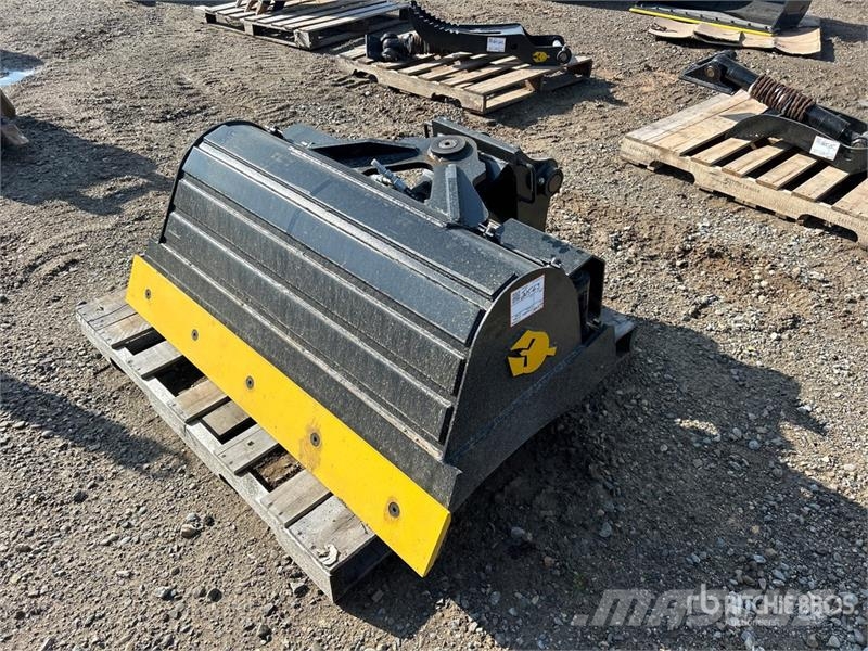 Dynamic Entities 120CL 48 in Q/C Hydraulic Tilting Excavat Kanalak