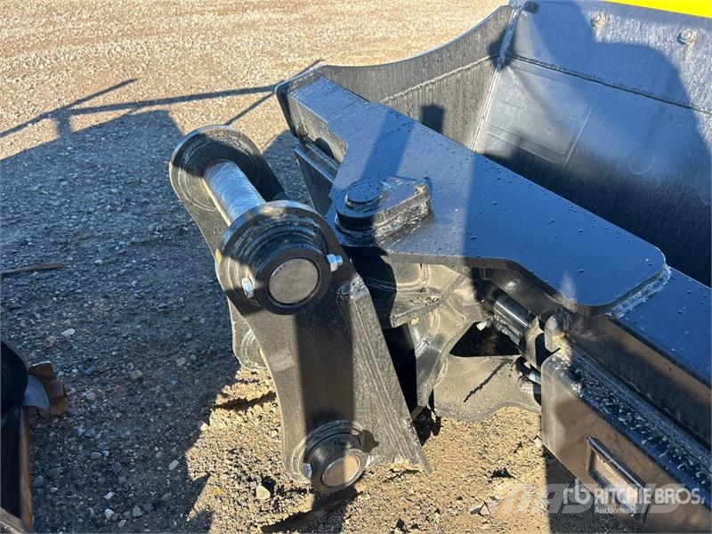 Dynamic Entities 120CL 60 in Tilting Excavator Bucket - Fi Kanalak