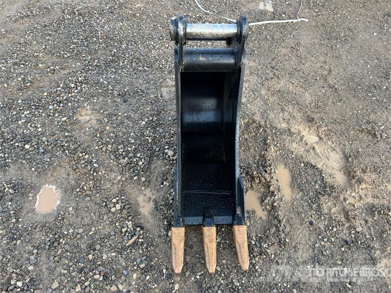 Dynamic Entities 120CL 12 in Q/C Digging Excavator Bucket  دلاء