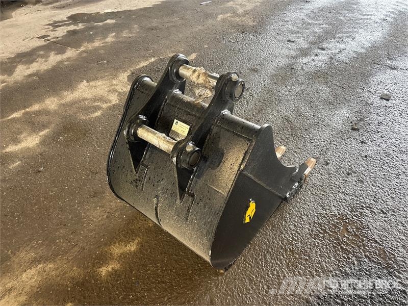 Dynamic Entities 24 in Digging Excavator Bucket - Fits Cat Godet