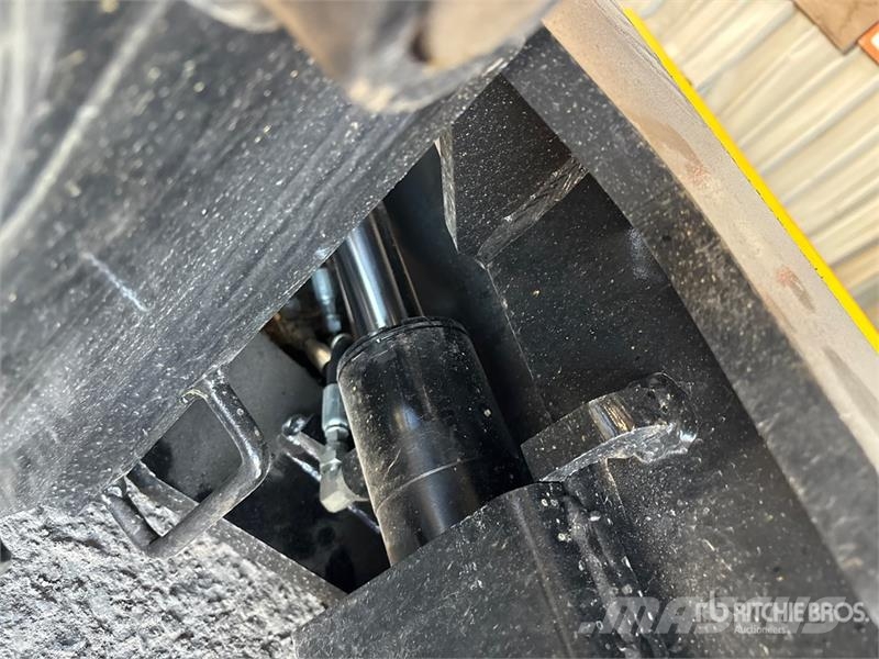 Dynamic Entities 42 in Hydraulic Tilting Excavator Bucket  Ковші