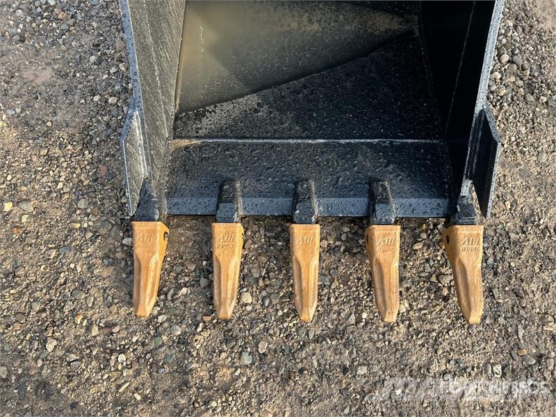 Dynamic Entities 80CL 28 in Q/C Excavator Bucket (Unused) دلاء