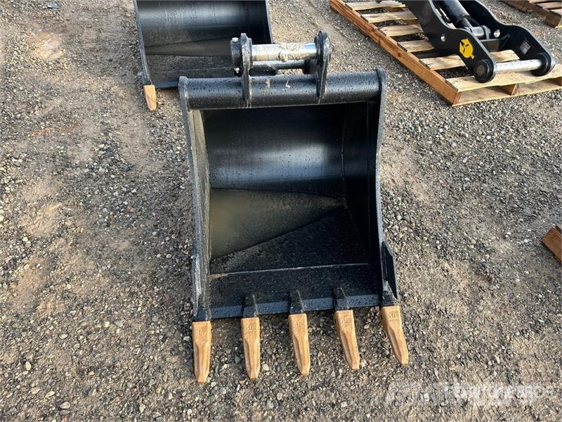 Dynamic Entities 80CL 28 in Q/C Excavator Bucket (Unused) دلاء
