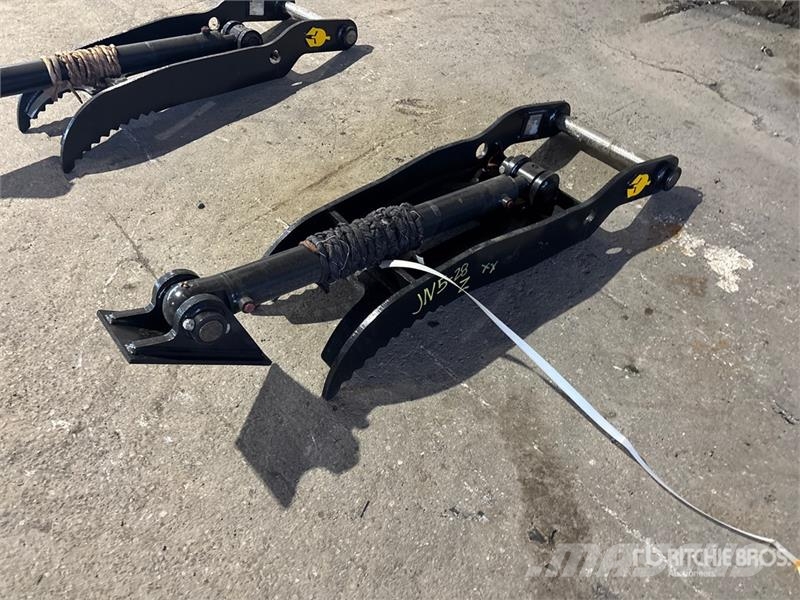 Dynamic Entities Excavator Thumb - Fits Cat 307/308, Komat Bakken