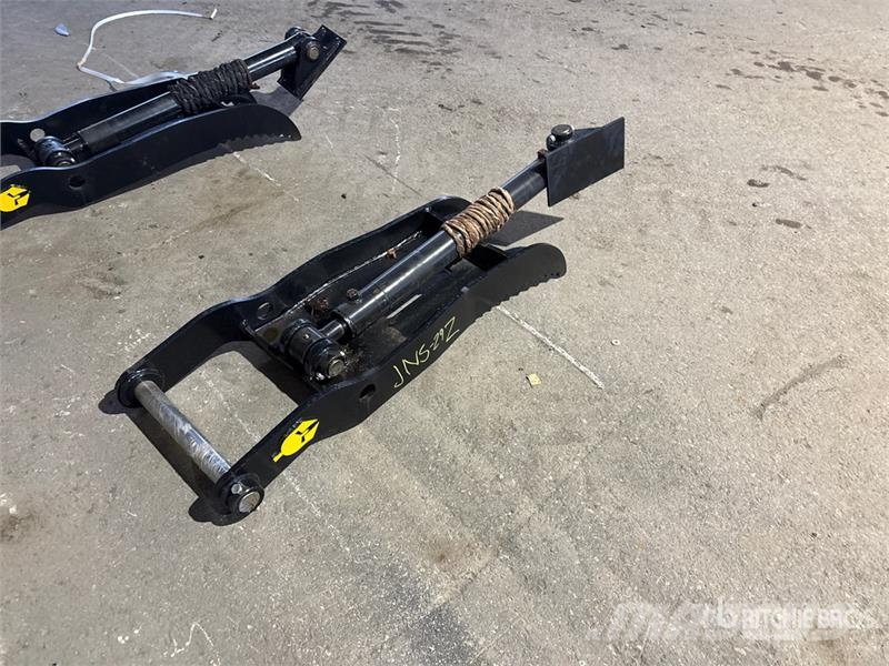 Dynamic Entities Excavator Thumb - Fits Cat 307/308, Komat Bakken