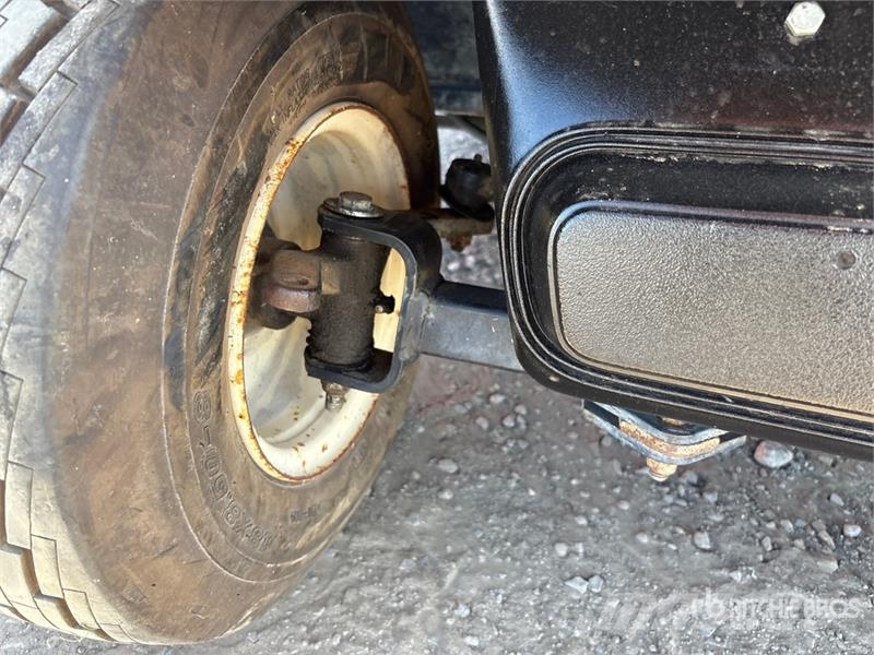 E-Z-GO Electric Golf Cart (Inoperable) Golf carts