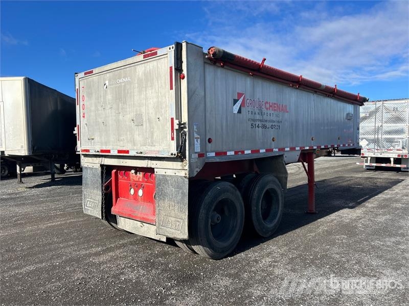 East Mfg 26 ft T/A End Dump Trailer مقطورات قلابة