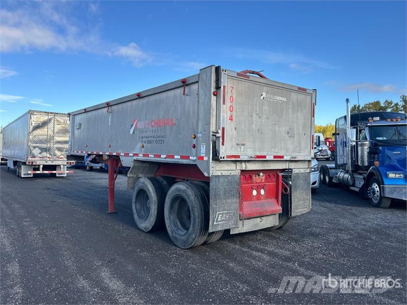 East Mfg 26 ft T/A End Dump Trailer مقطورات قلابة